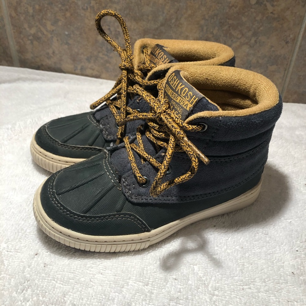 Boys Oshkosh boots blue tan size 10C